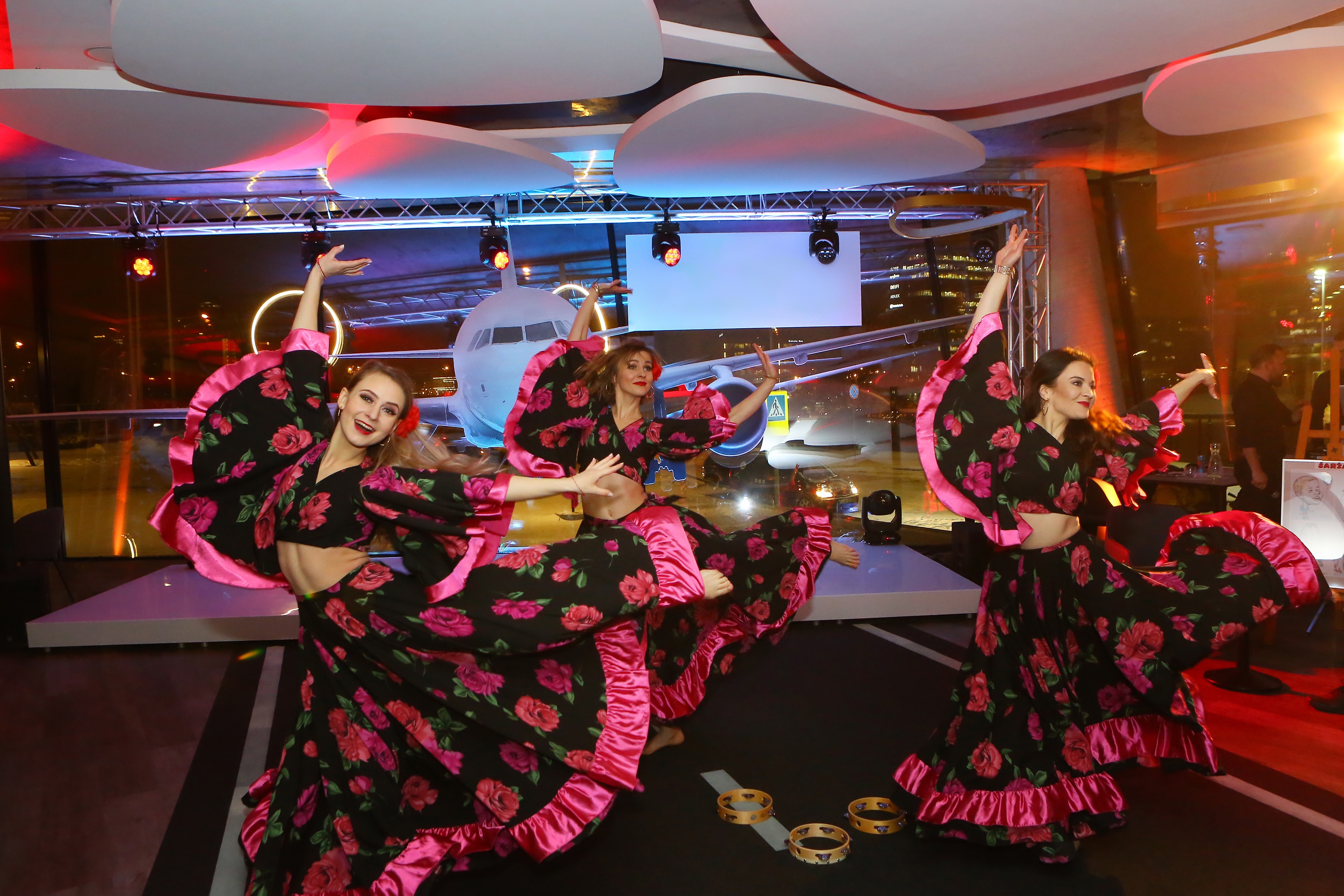 „Dolce Vita“ šokių šou programa: čigoniškas šokis teminiame įmonės vakarėlyje