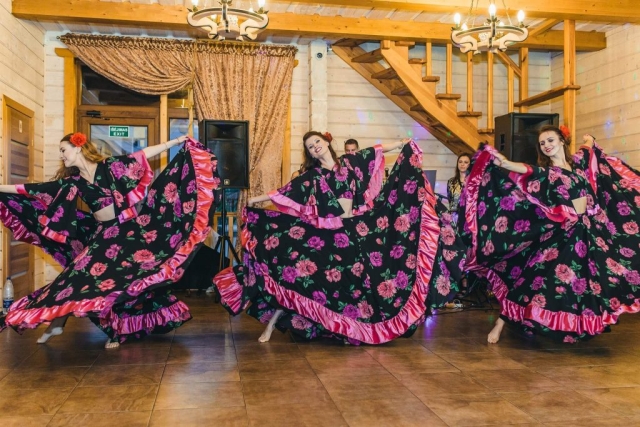 „Dolce Vita“ šokių šou programa vestuvėse: čigoniškas šokis